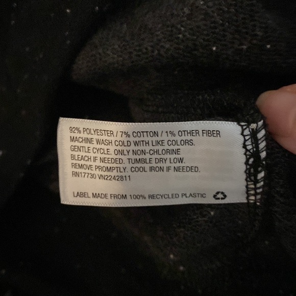 Open shoulder ruffle maternity sweater - Picture 7 of 7